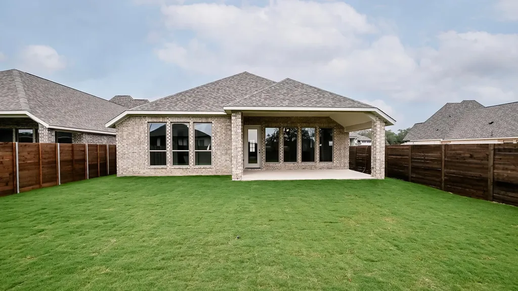 308 Foxfire Cove Lockhart TX 78644