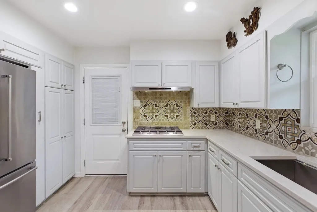 1215 W Live Oak Street Lockhart TX 78644