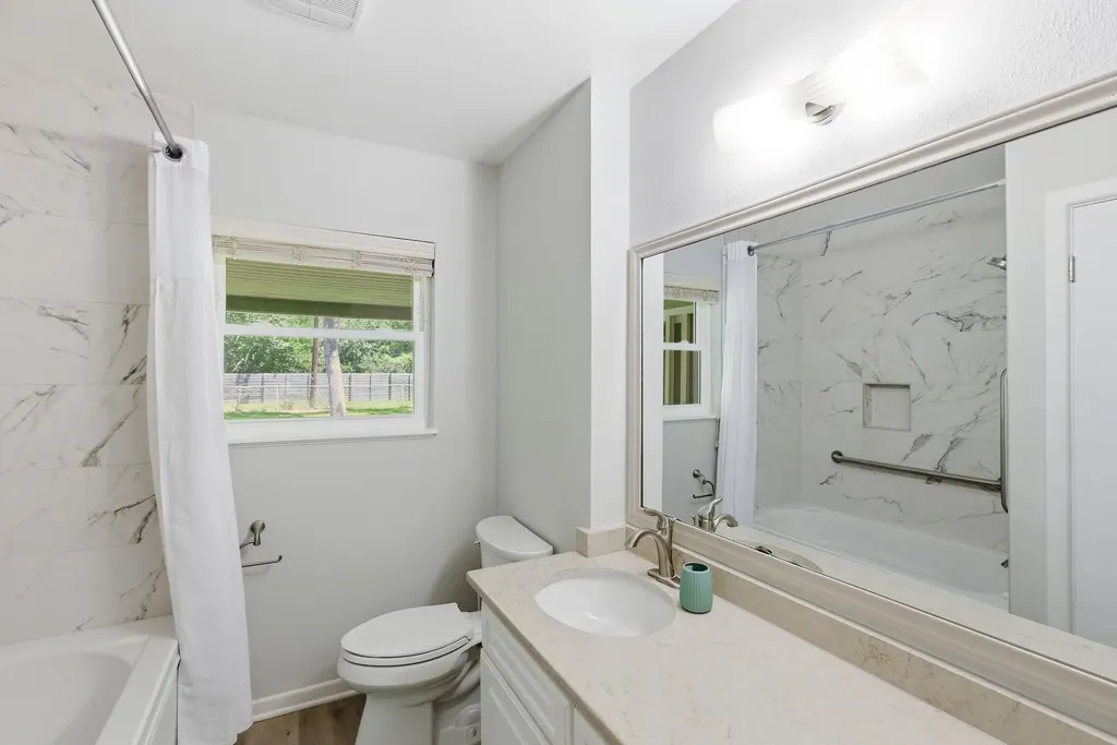 1215 W Live Oak Street Lockhart TX 78644