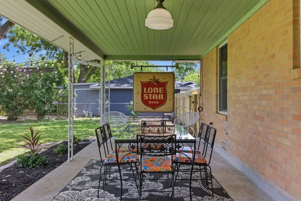 1215 W Live Oak Street Lockhart TX 78644