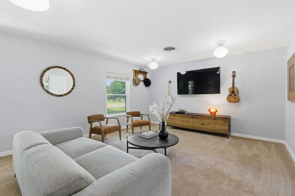 1215 W Live Oak Street Lockhart TX 78644
