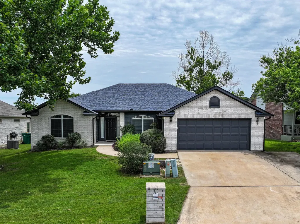 408 Spyglass Street Meadowlakes TX 78654