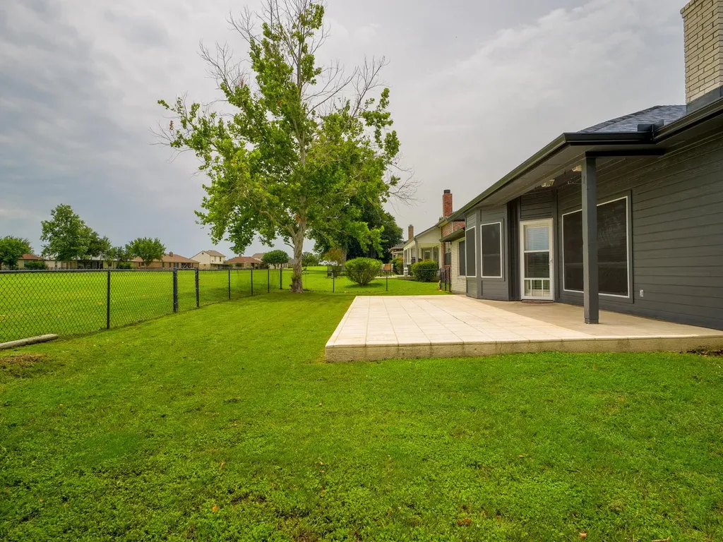 408 Spyglass Street Meadowlakes TX 78654