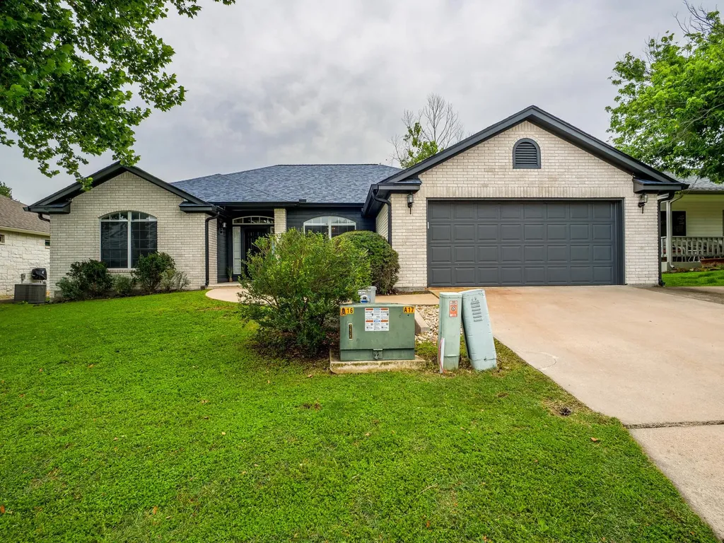 408 Spyglass Street Meadowlakes TX 78654