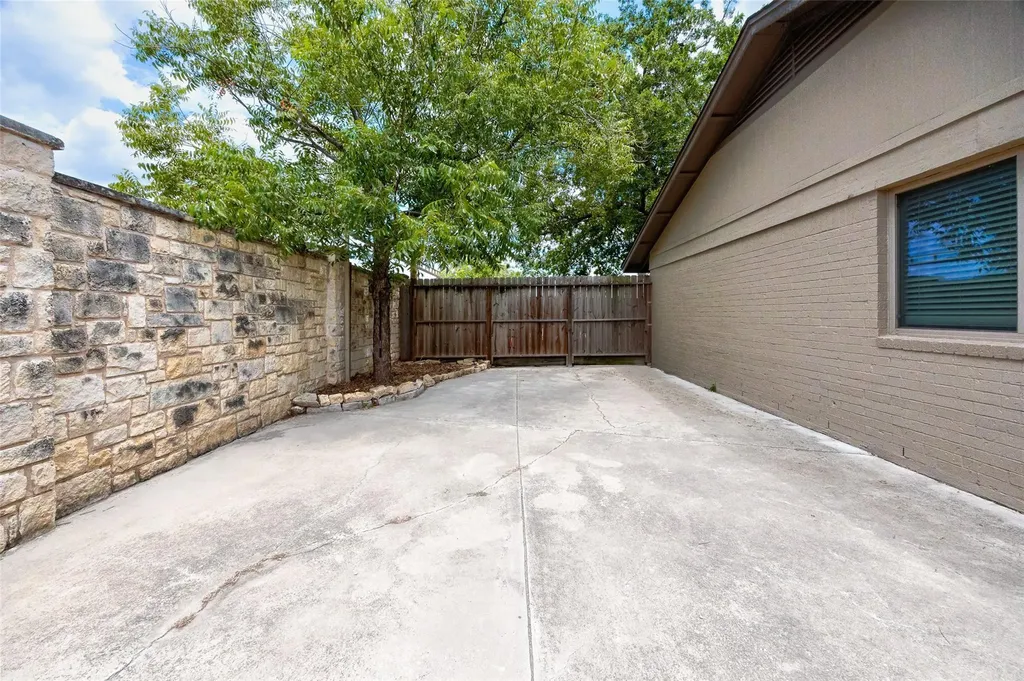 9415 Quail Meadow Drive Austin TX 78758