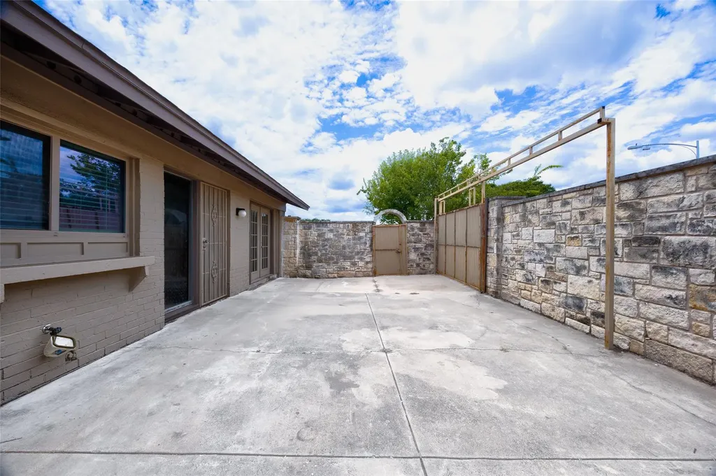 9415 Quail Meadow Drive Austin TX 78758