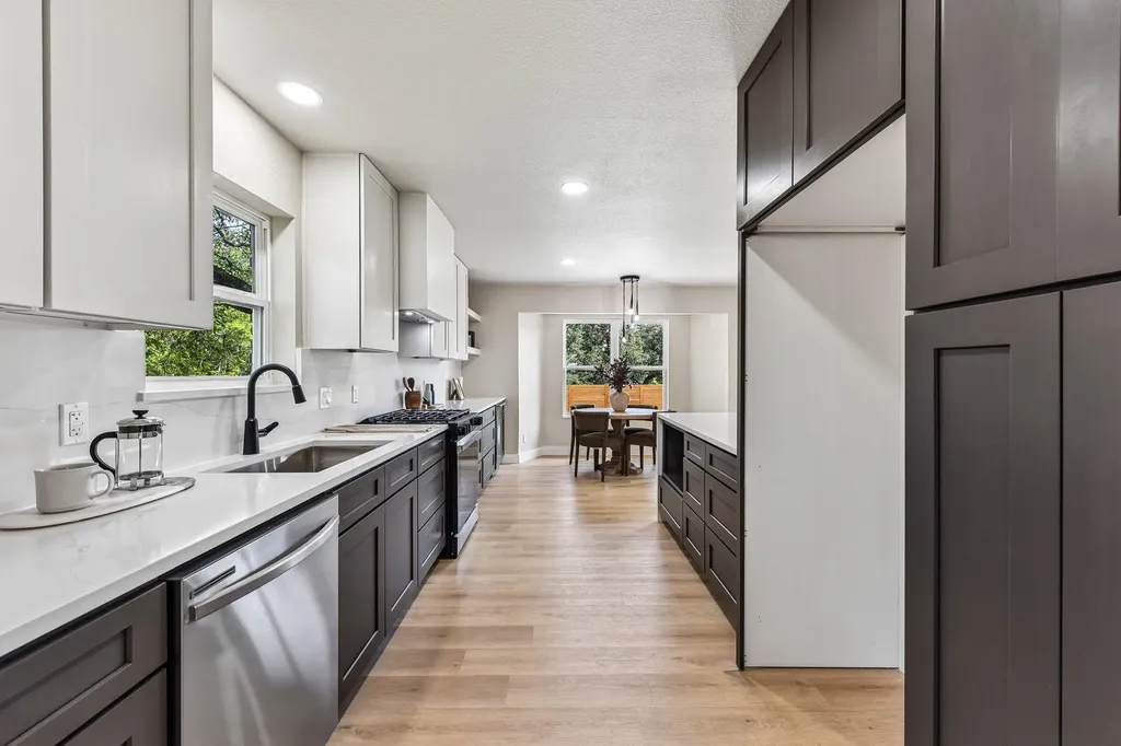 7523 Glenhill Road Austin TX 78752