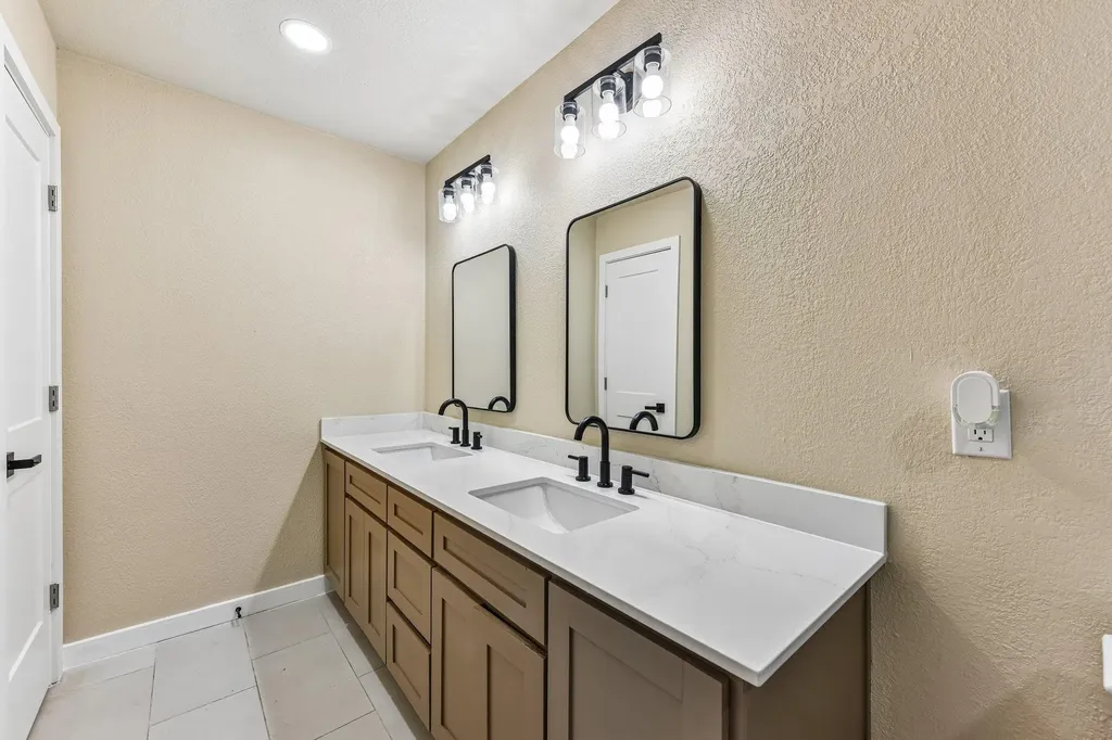 7523 Glenhill Road Austin TX 78752