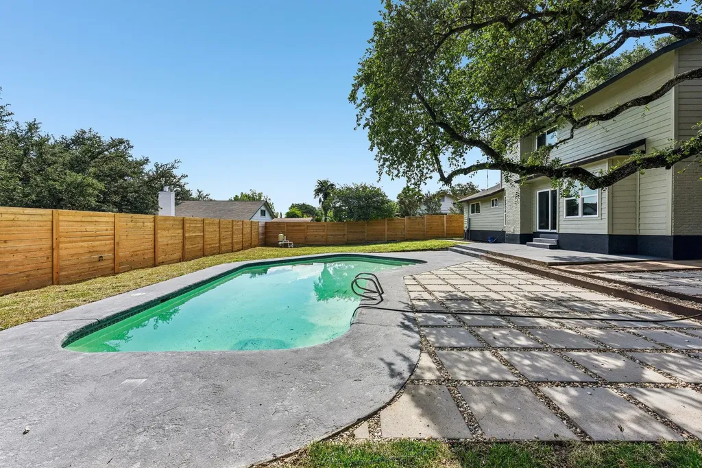 7523 Glenhill Road Austin TX 78752