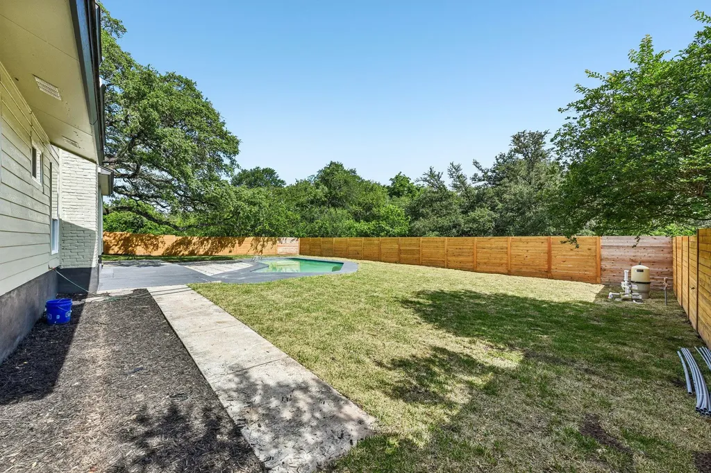 7523 Glenhill Road Austin TX 78752