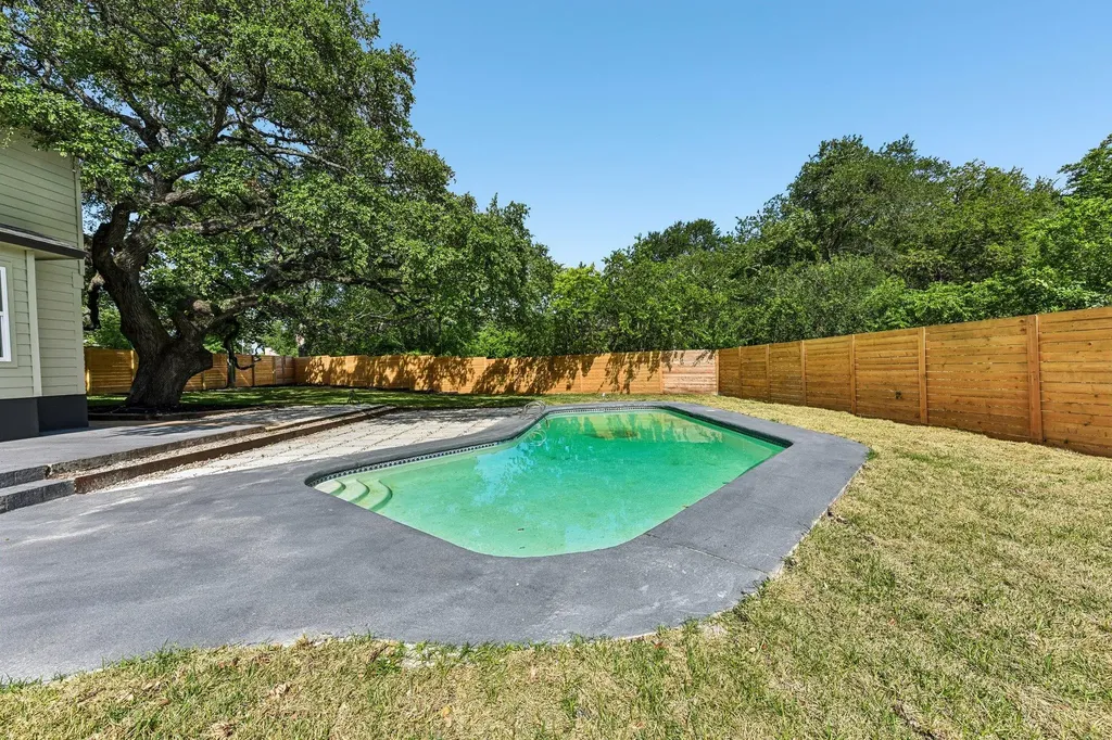 7523 Glenhill Road Austin TX 78752