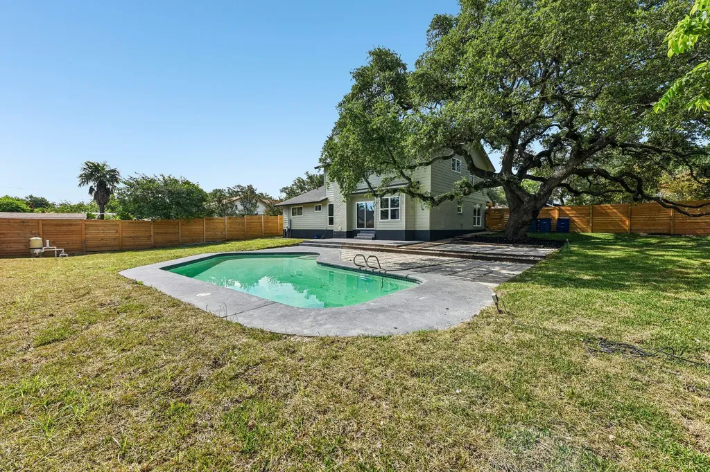 7523 Glenhill Road Austin TX 78752