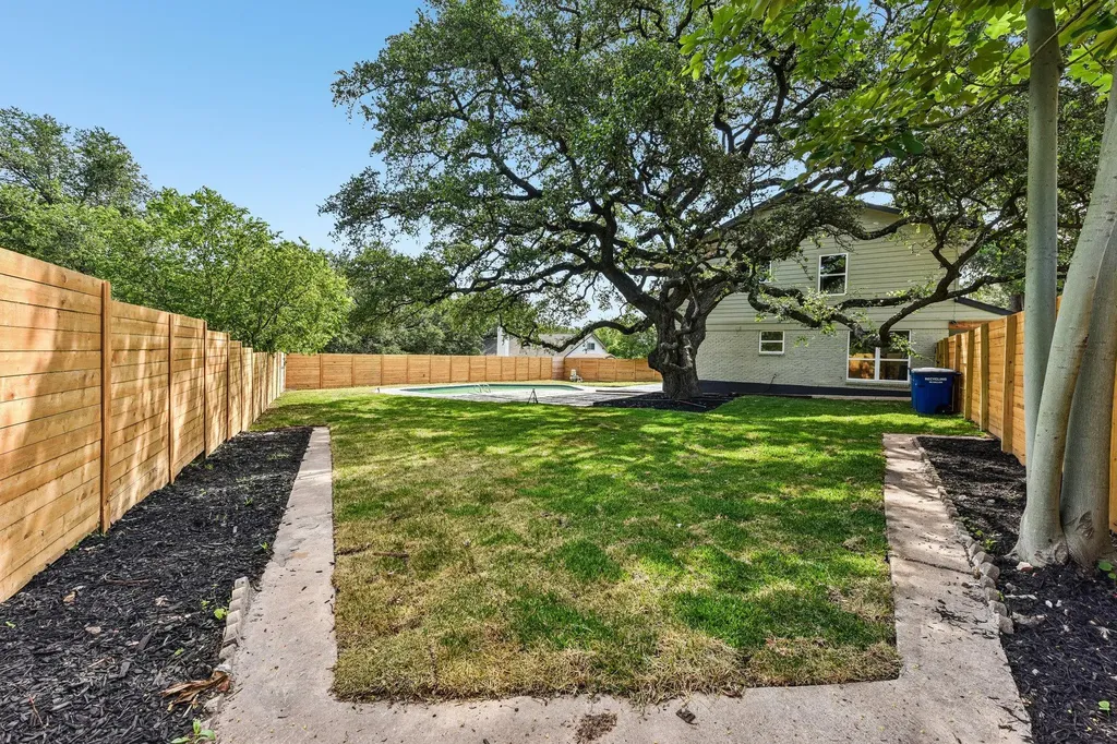 7523 Glenhill Road Austin TX 78752