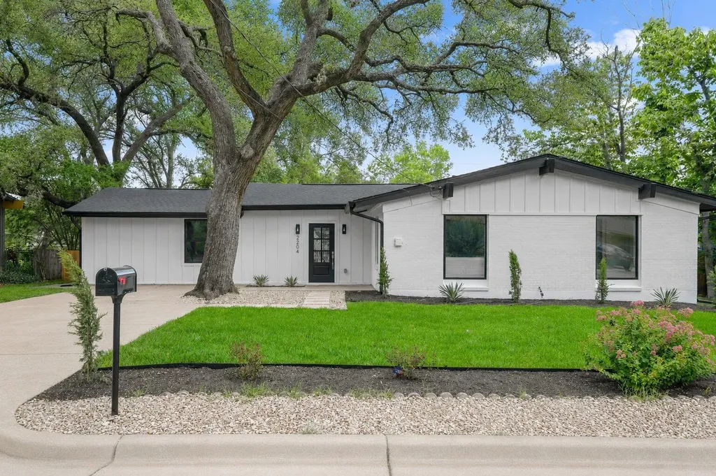 2204 Fair Oaks Drive Austin TX 78745