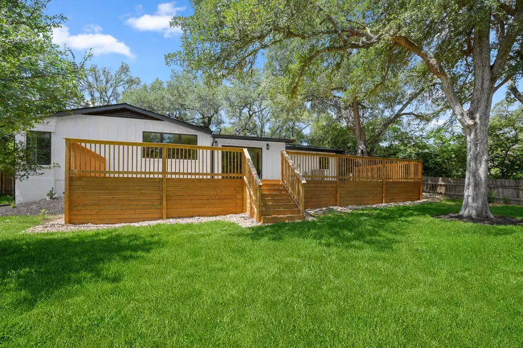 2204 Fair Oaks Drive Austin TX 78745