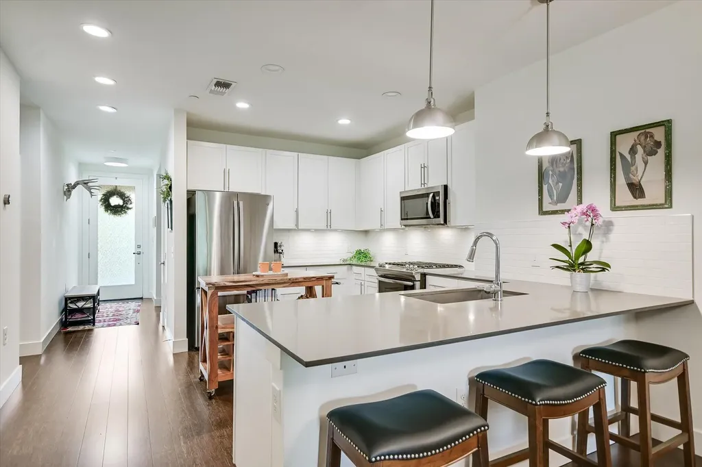 2733 Dulce Lane Austin TX 78704