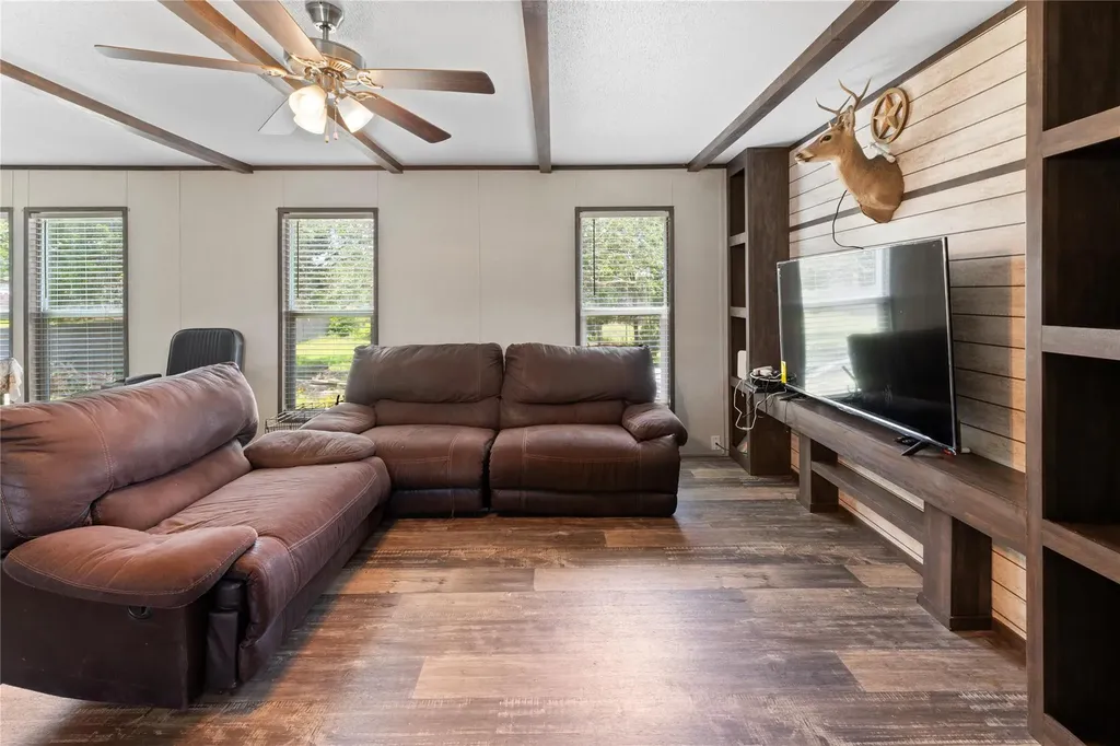 109 Hibiscus Cove Elgin TX 78621