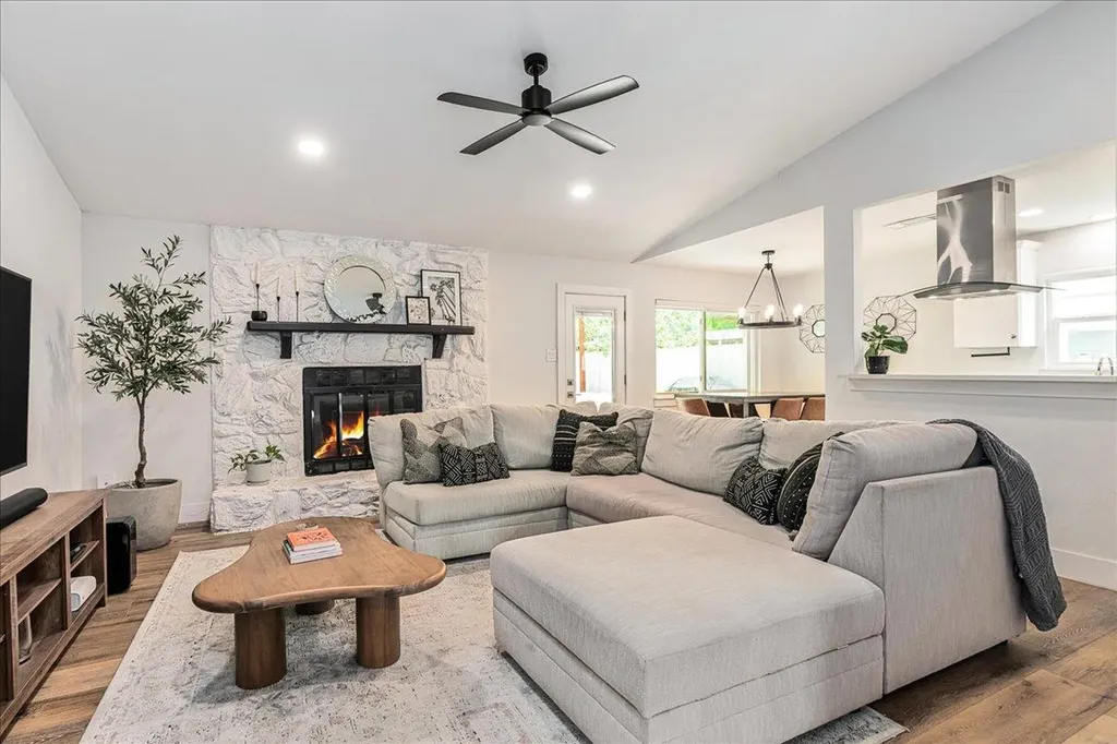 2108 Deadwood Drive Austin TX 78744