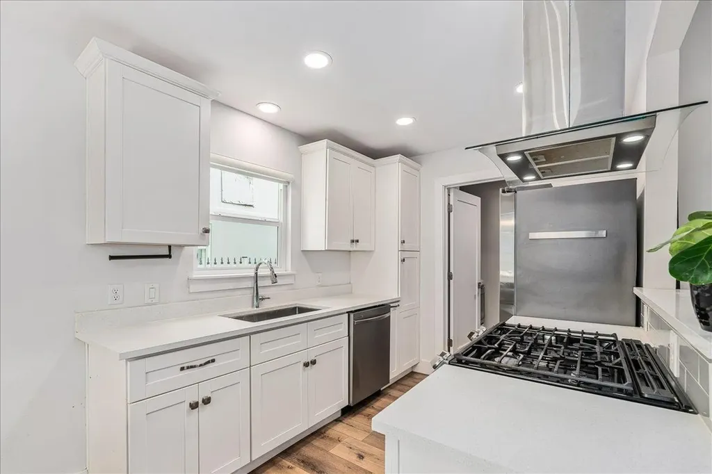 2108 Deadwood Drive Austin TX 78744