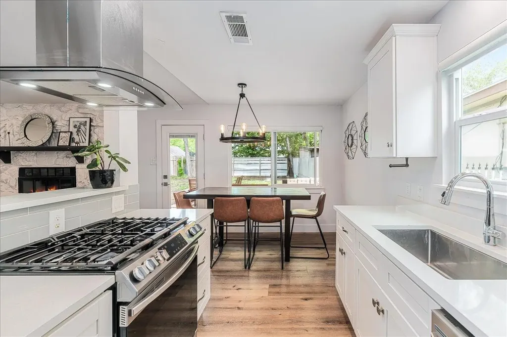 2108 Deadwood Drive Austin TX 78744