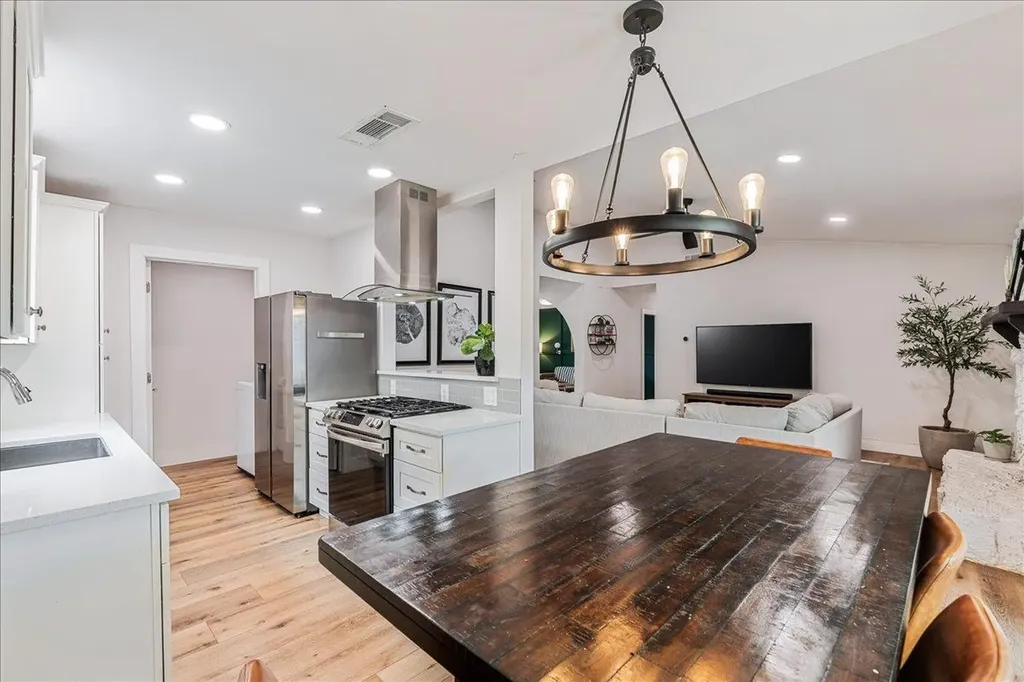 2108 Deadwood Drive Austin TX 78744