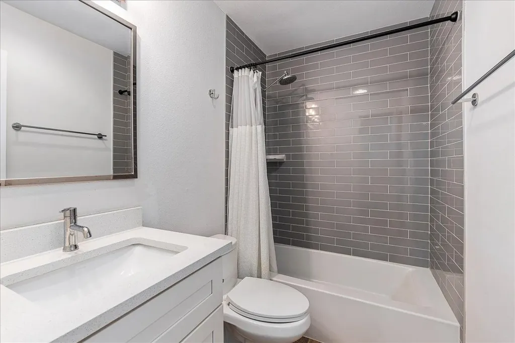 2108 Deadwood Drive Austin TX 78744
