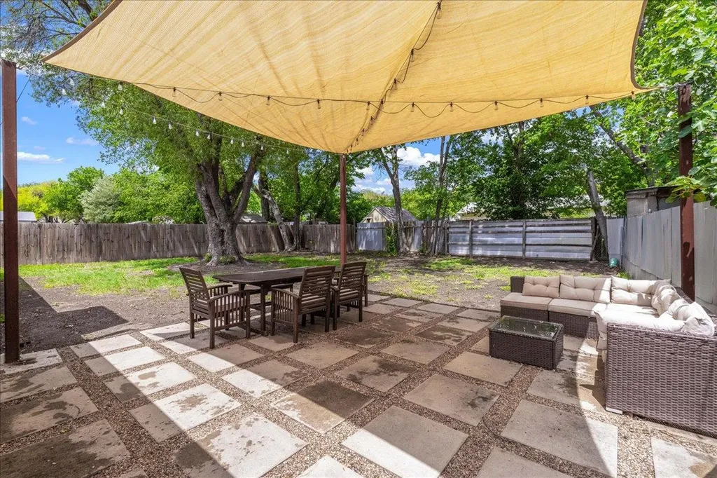 2108 Deadwood Drive Austin TX 78744