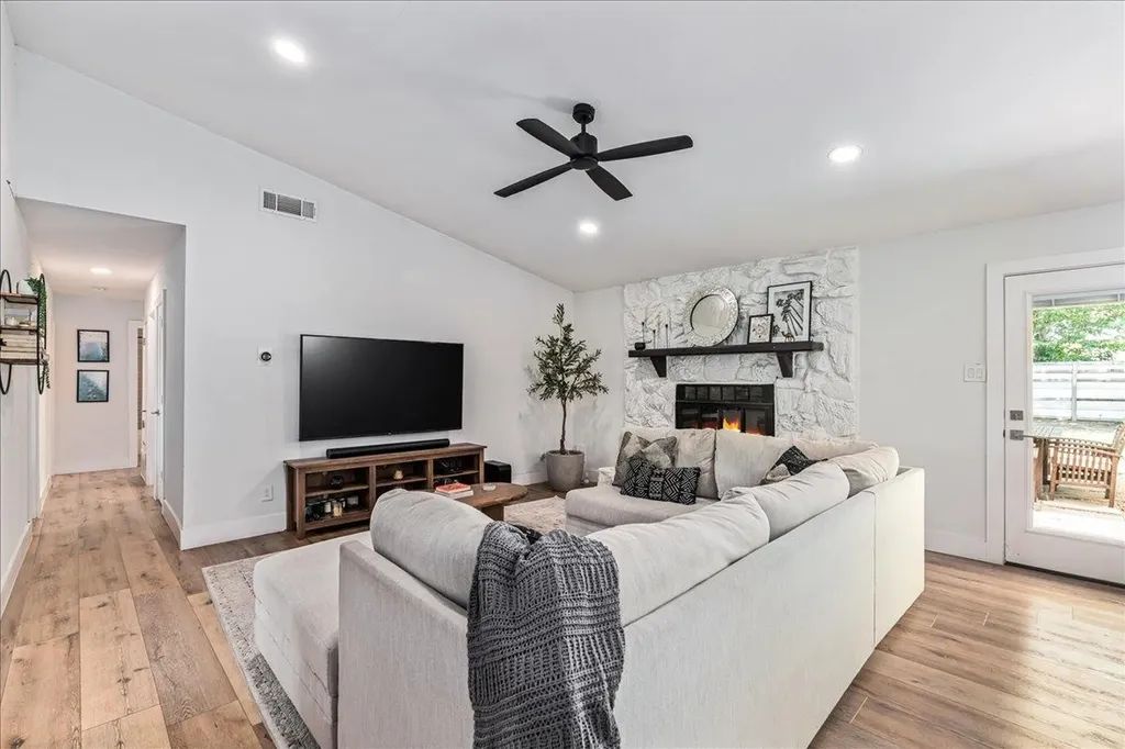 2108 Deadwood Drive Austin TX 78744