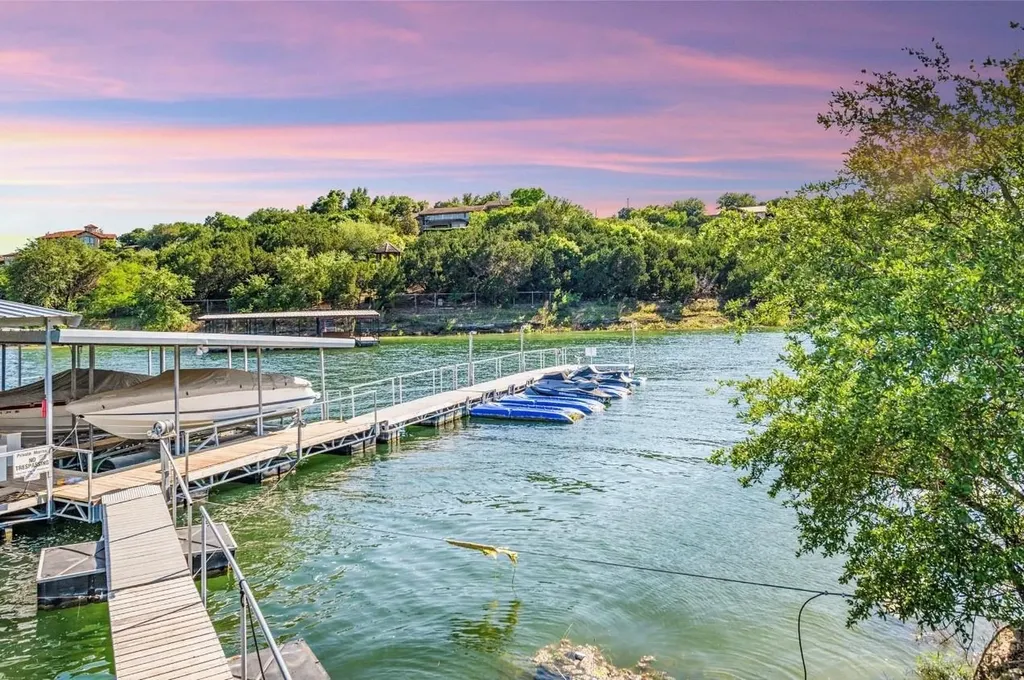 2107 Chisholm Trail Spicewood TX 78669
