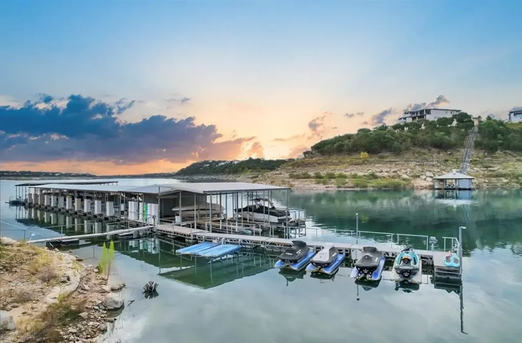 2107 Chisholm Trail Spicewood TX 78669