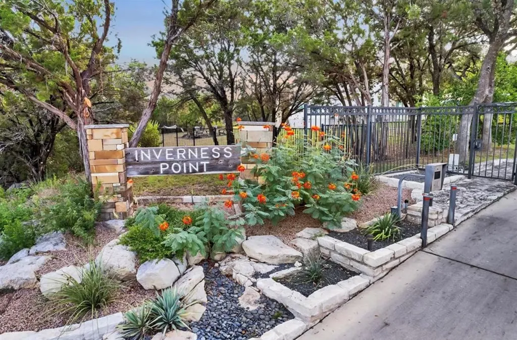 2107 Chisholm Trail Spicewood TX 78669