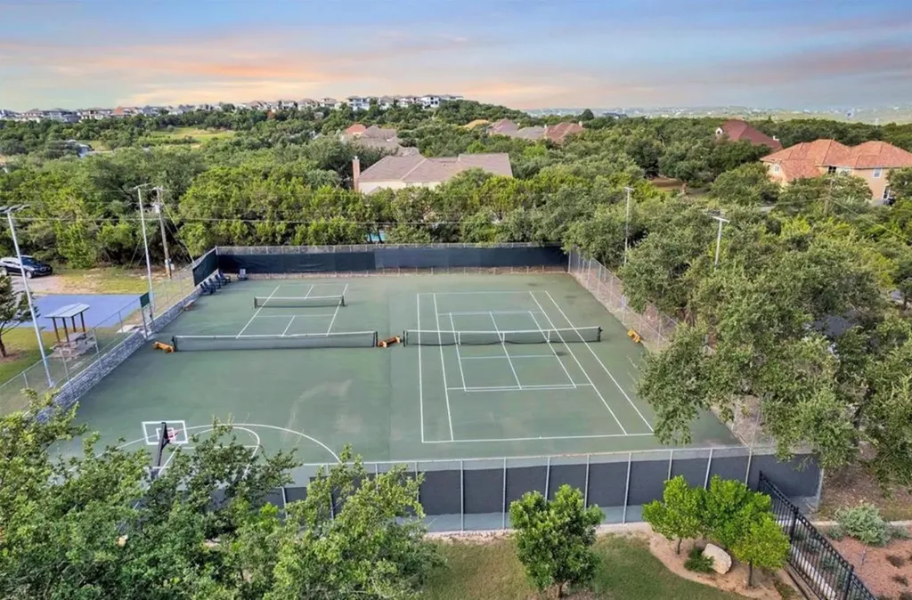 2107 Chisholm Trail Spicewood TX 78669