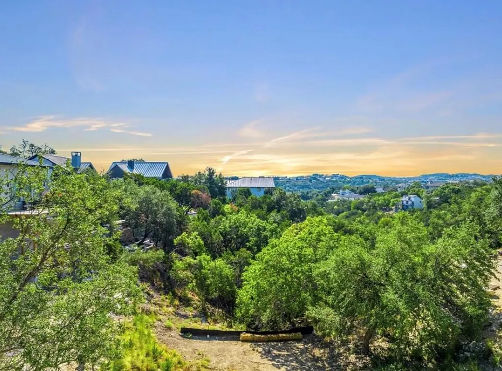 2107 Chisholm Trail Spicewood TX 78669