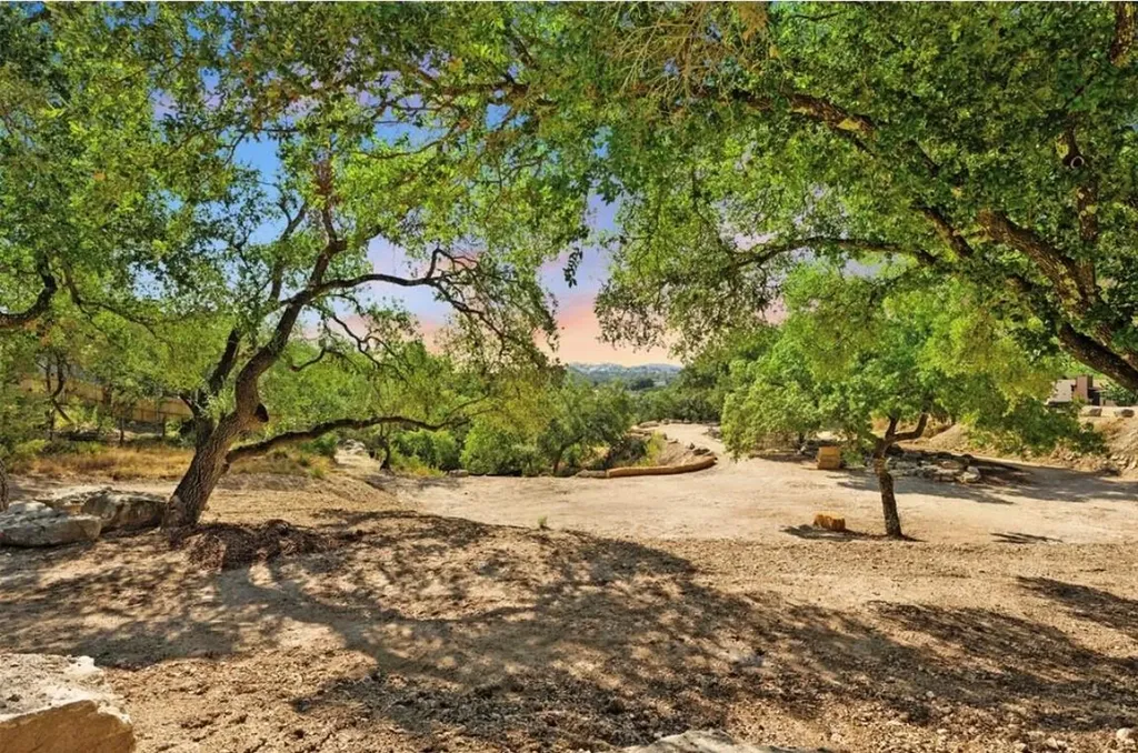 2107 Chisholm Trail Spicewood TX 78669