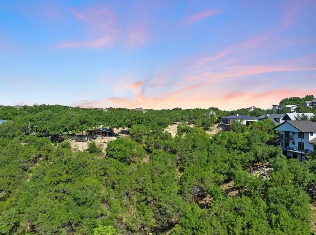 2107 Chisholm Trail Spicewood TX 78669