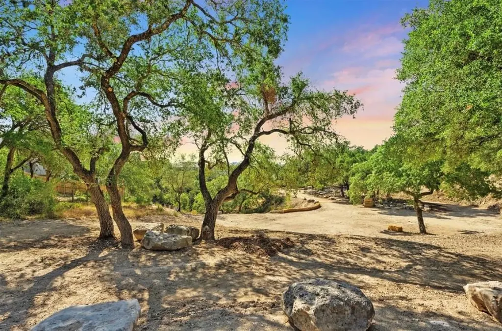 2107 Chisholm Trail Spicewood TX 78669