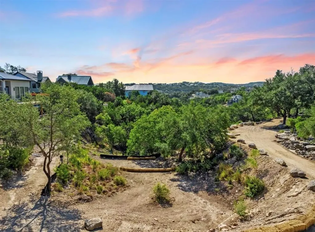 2107 Chisholm Trail Spicewood TX 78669
