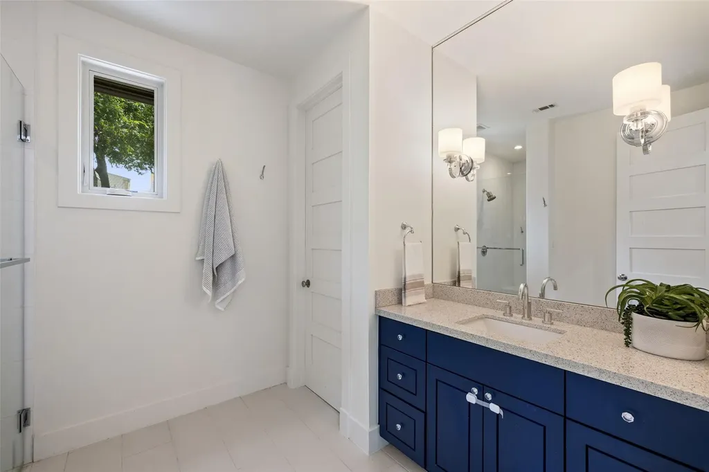 1704 East Side Drive Austin TX 78704