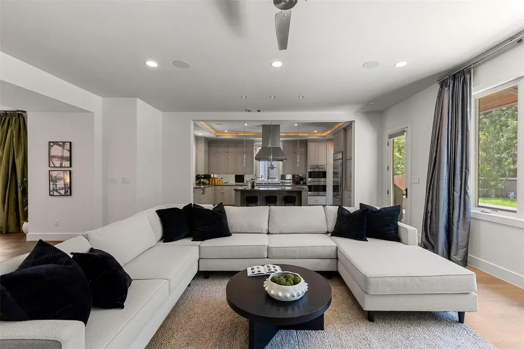 1704 East Side Drive Austin TX 78704