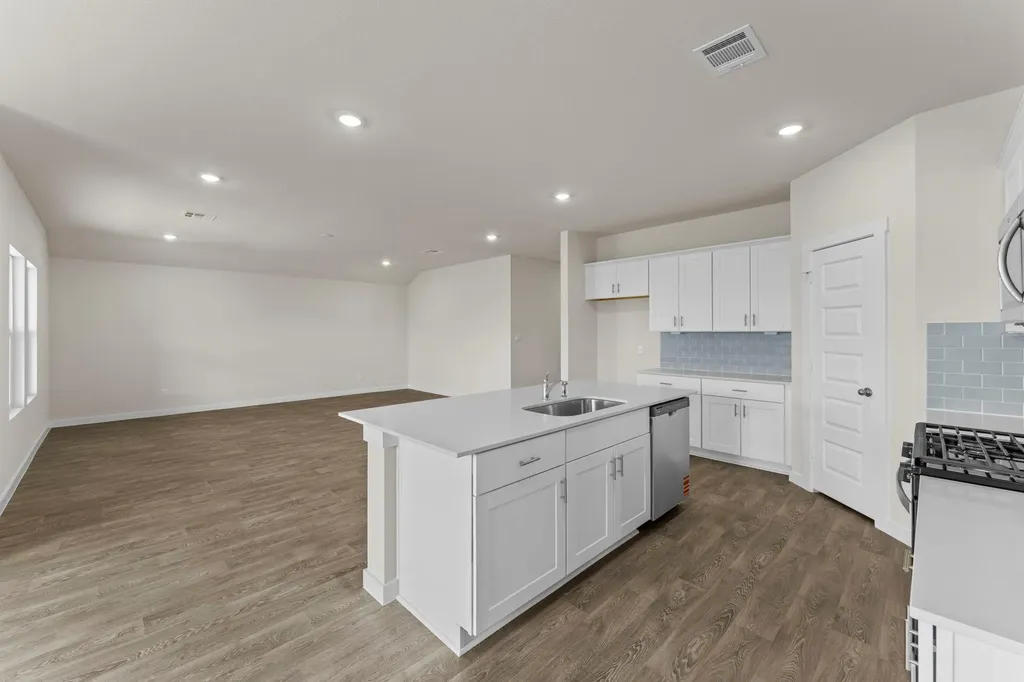 426 Kolbo Crossing Cove Lockhart TX 78644