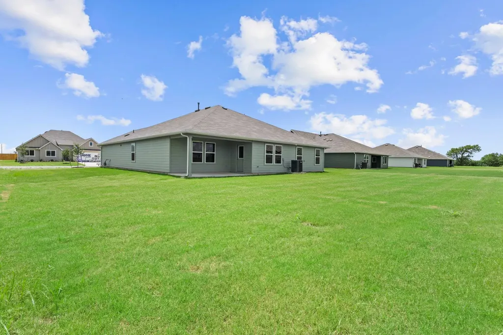 426 Kolbo Crossing Cove Lockhart TX 78644