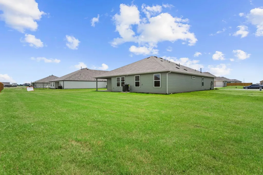 426 Kolbo Crossing Cove Lockhart TX 78644