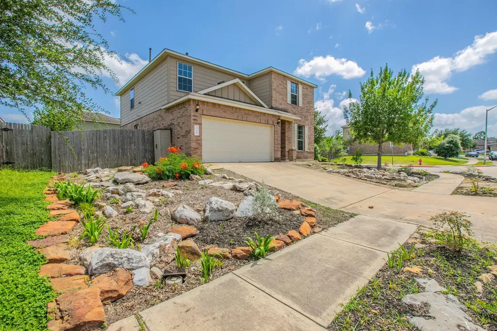 316 Pine Arbol Buda TX 78610