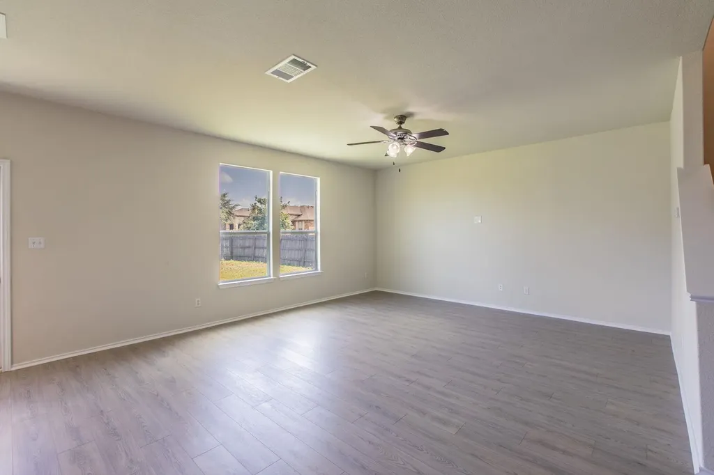 316 Pine Arbol Buda TX 78610
