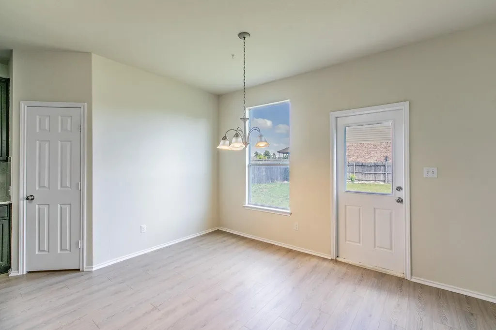 316 Pine Arbol Buda TX 78610