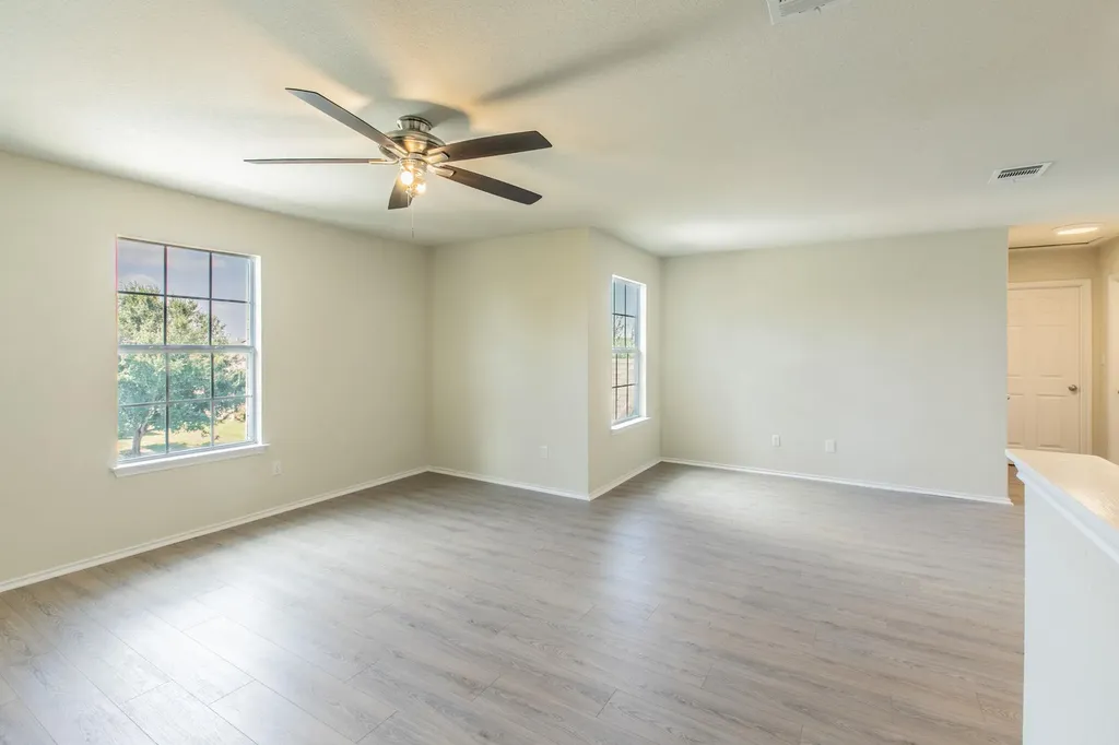 316 Pine Arbol Buda TX 78610