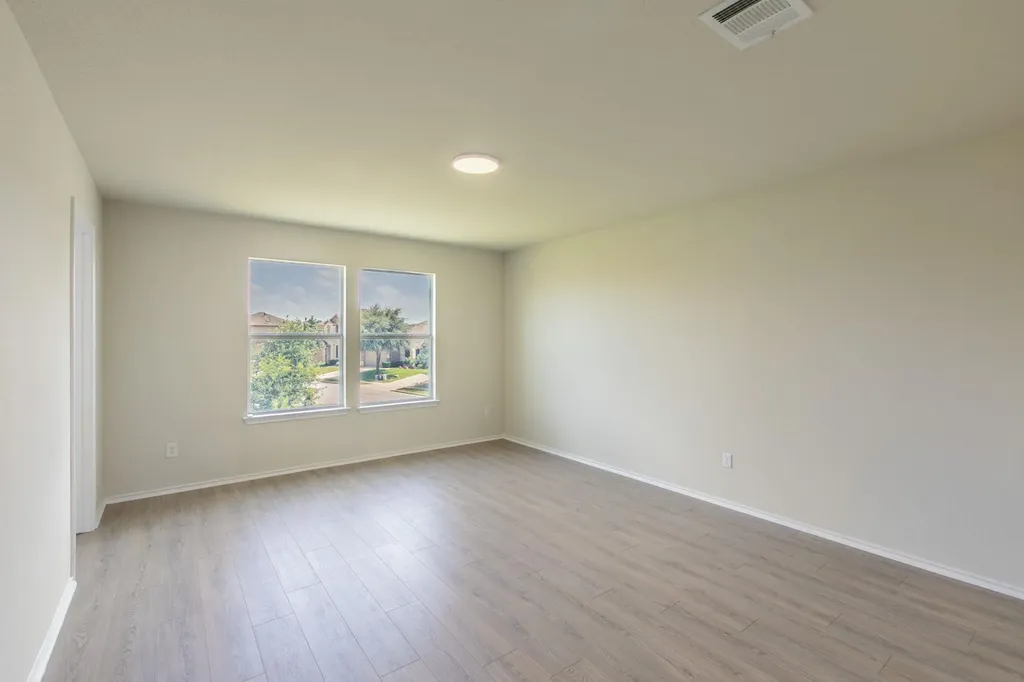 316 Pine Arbol Buda TX 78610