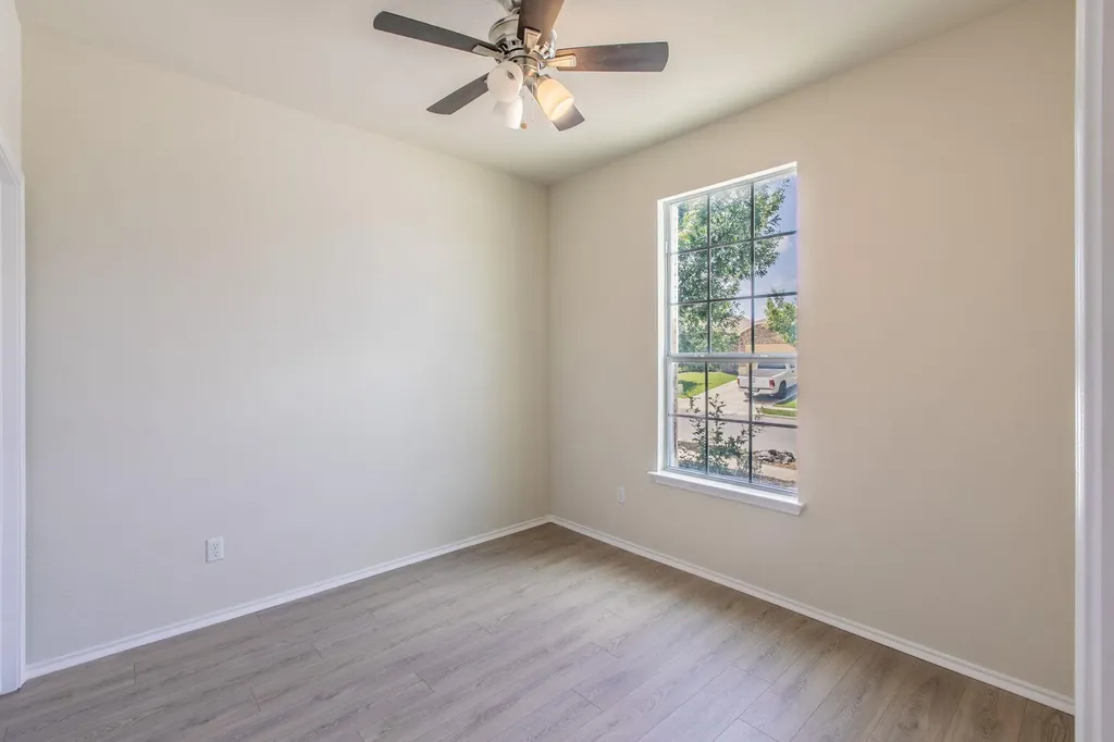 316 Pine Arbol Buda TX 78610