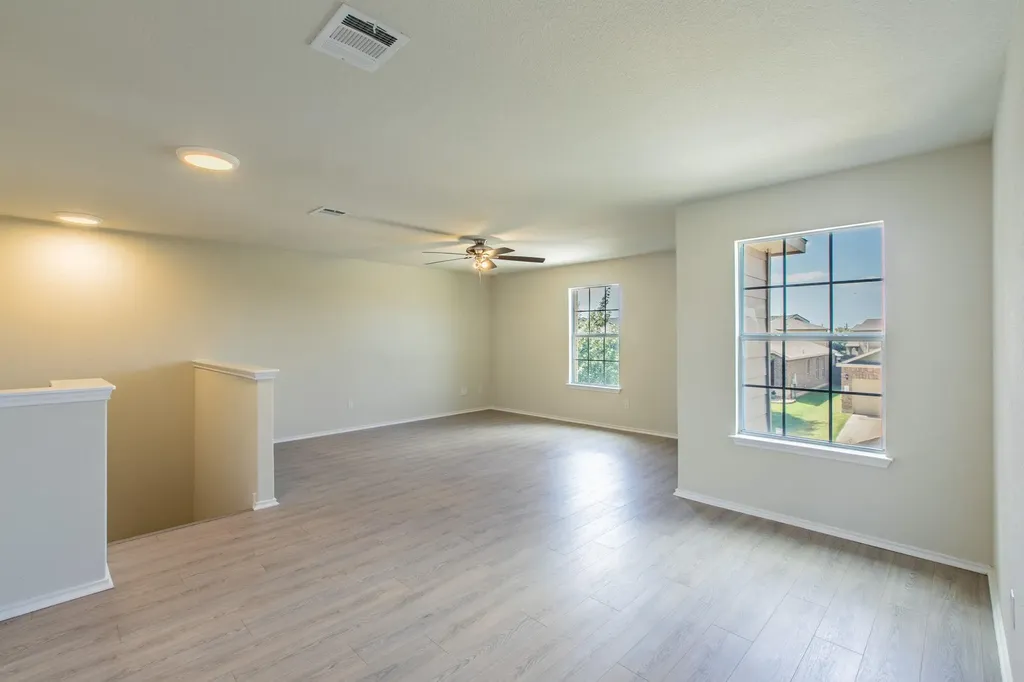 316 Pine Arbol Buda TX 78610
