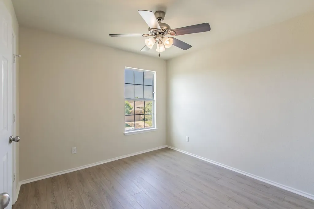 316 Pine Arbol Buda TX 78610